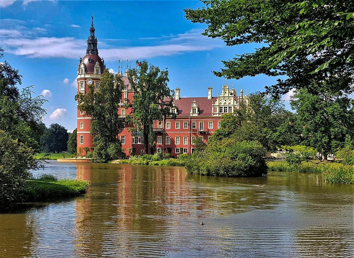 Ferienwohnung Im Gutshof Direkt Gegenueber Dem Schloss, Rhododendronpark Mit Terrasse Und Wlan Kromlau Exterior photo